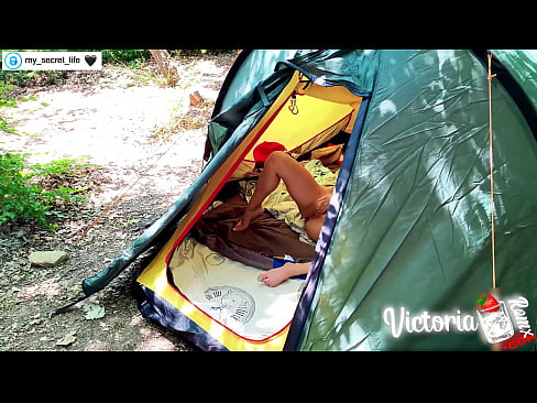 ❤️ ថតដោយកាមេរ៉ា Passionate jerk off Stranger in a tent ❤❌ Anal porn នៅពួកយើង  ❌❤